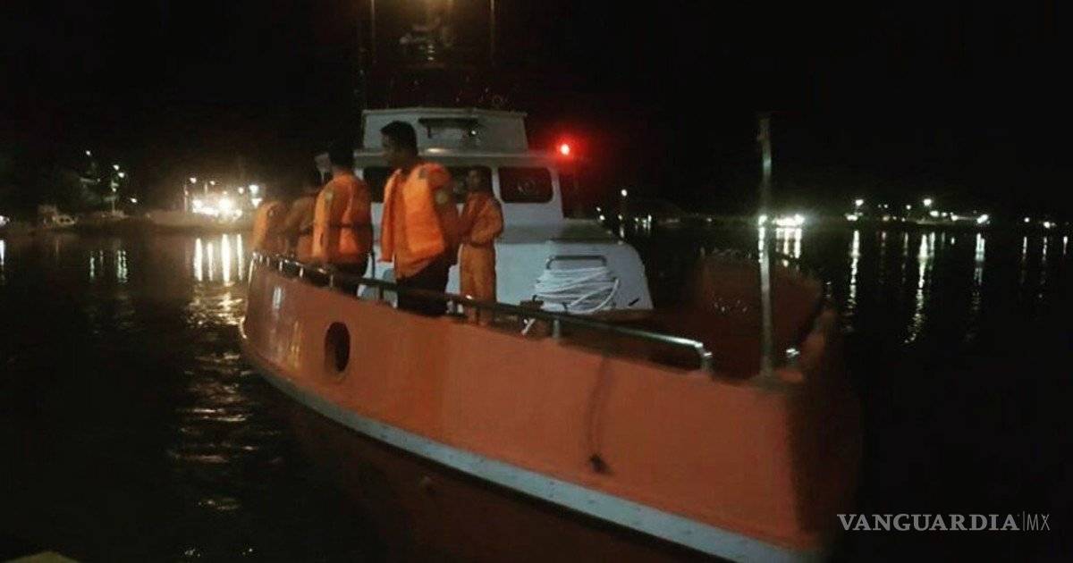 $!Se incendia ferry en Mar de Java; al menos 5 muertos