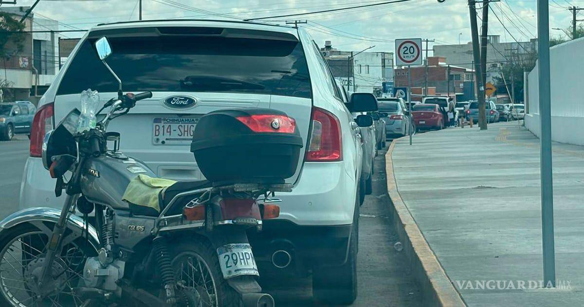 $!Conductores circulan por la vialidad que será modificada para mejorar el flujo de emergencia.