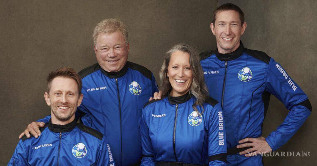 $!“Todo era negro, negro, negro, como nunca antes lo había visto. Y cuando volví a ver atrás, pude ver una página iluminada del desierto de Texas, con las nubes blancas y el planeta tan azul...”