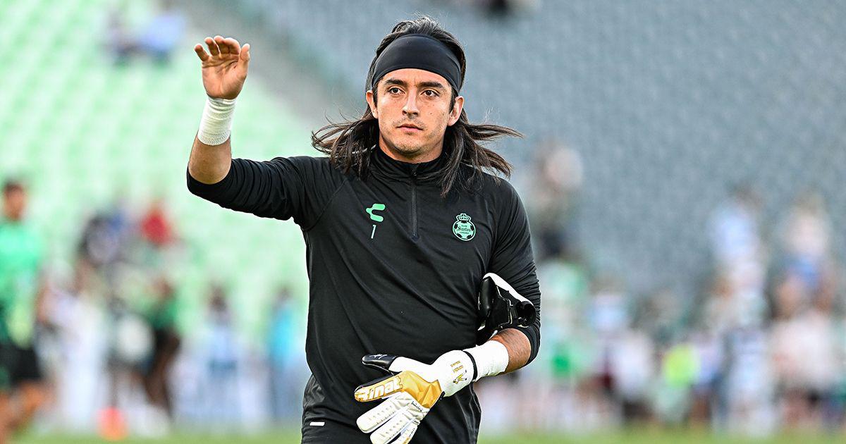 ¿De santo a diablo? Laguneros escuchan ofertas por Carlos Acevedo