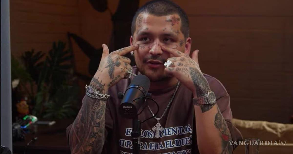 $!Christian Nodal inició el proceso para retirar los taruaje de su rostro.