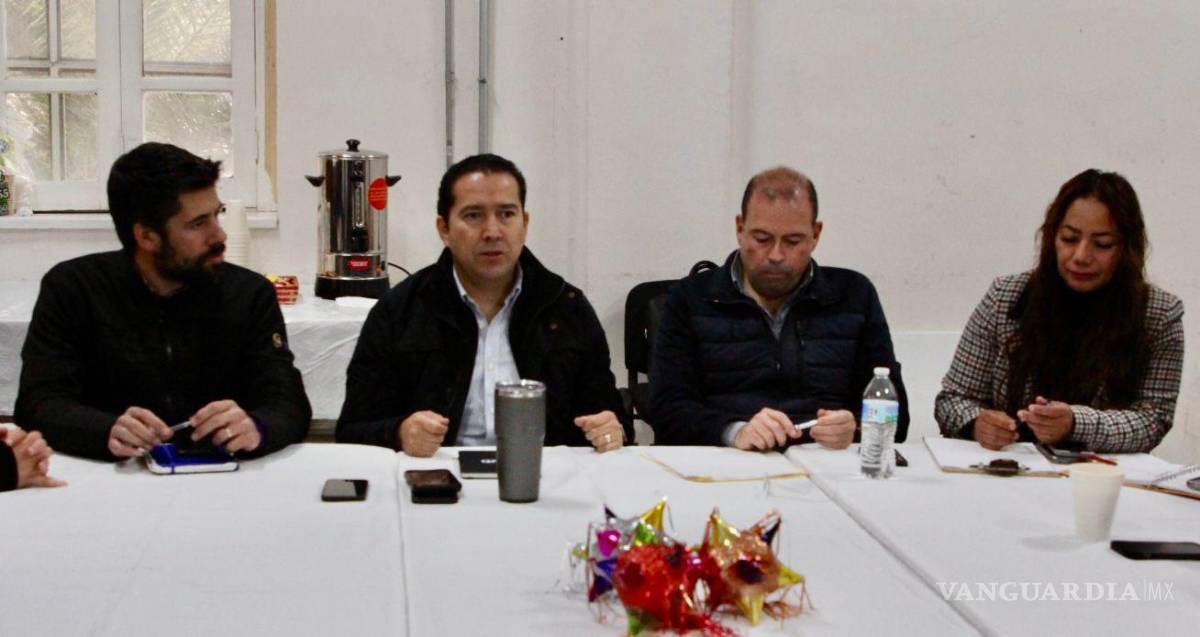 $!La comitiva estuvo integrada por Carlos Alberto Estrada Flores, secretario del Ayuntamiento; Juan Carlos Villarreal Garza, tesorero municipal y Virgilio Verduzco Echeverría, director de Infraestructura y Obra Pública.