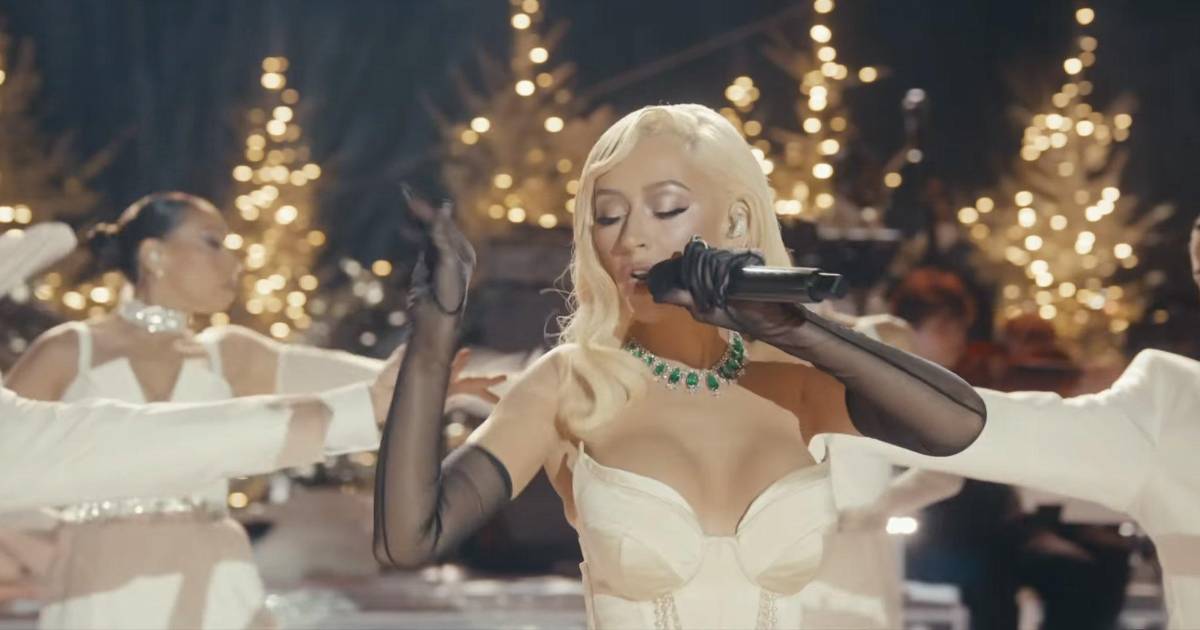 Quiere ser la ‘Reina de la Navidad’: Christina Aguilera estrena canción y video navideños grabados en París