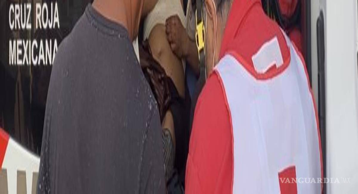 $!El lesionado fue trasladado a la Clínica 2 del IMSS para su atención médica, donde permanece bajo observación tras el accidente ocurrido durante la revisión de una herramienta de trabajo.