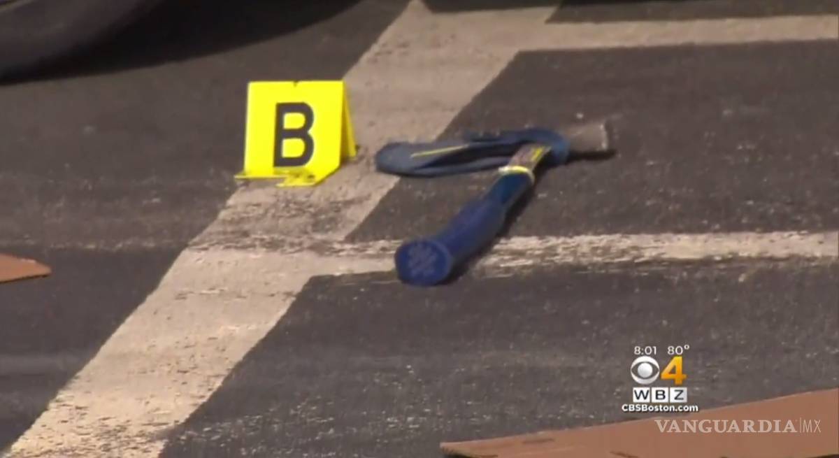 $!Hombre con un hacha se enfrenta a la policía en Massachusetts