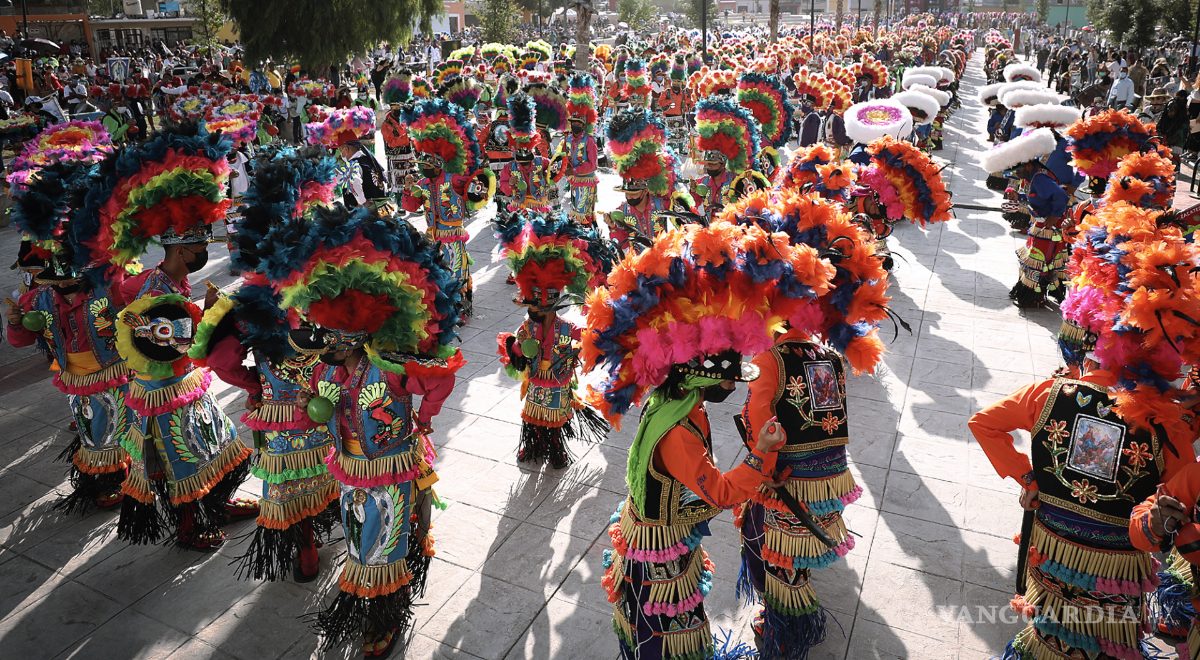 $!Saltillo adquiere récord Guinness por la Matlachinada más grande del mundo.