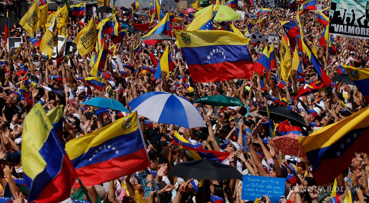 $!Los venezolanos salen a las calles de todo el país para exigir la renuncia de Nicolás Maduro