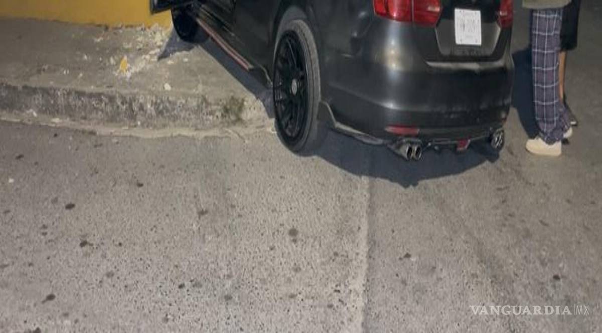 $!El accidente se registró en el cruce de las calles Trece y Gregorio Torres, en Saltillo.