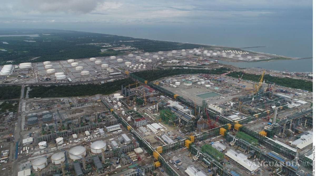 $!Dos años en medio de la promesa de López Obrador para obtener la primera muestra de combustible para el 1 de julio.