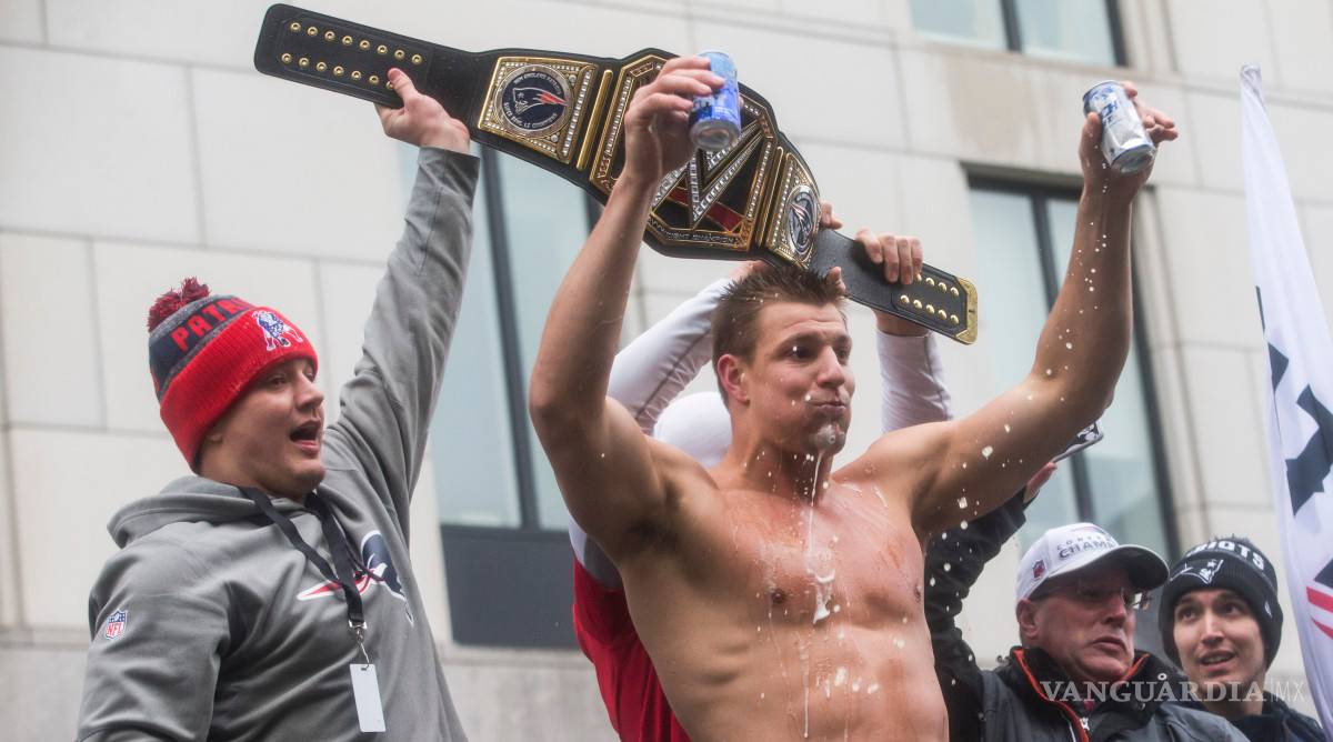 $!Así luce Patrick Mahomes como monarca de la WWE