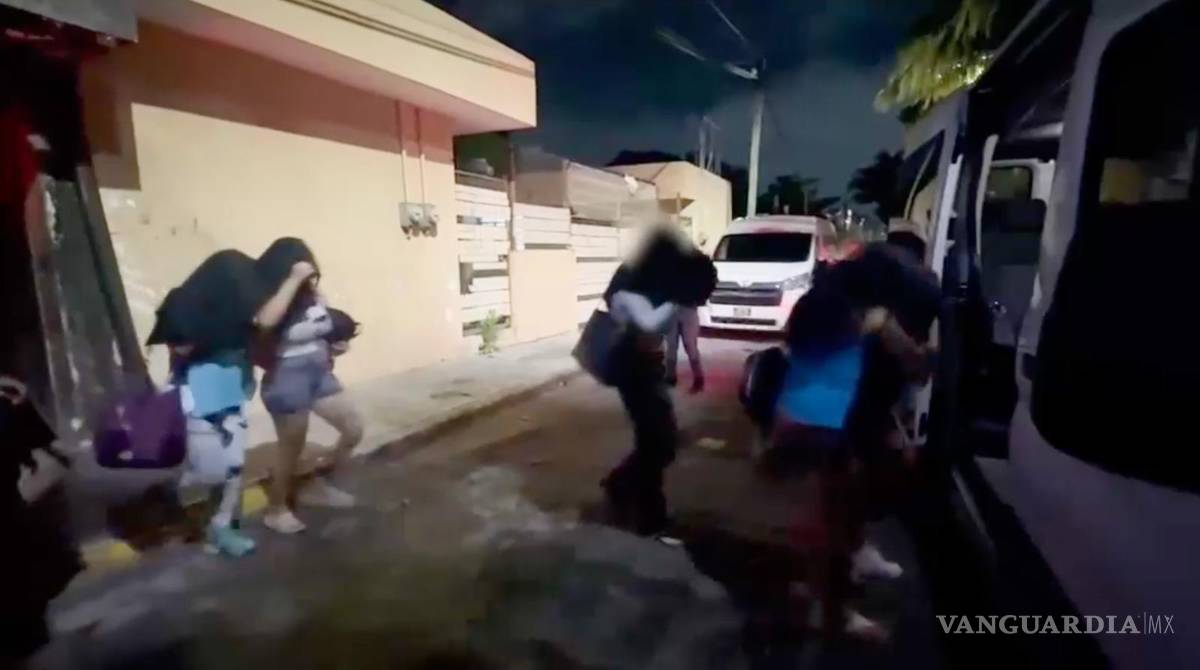 $!Fiscalía de Quintana Roo rescata a 17 mujeres durante cateo en bar de Chetumal por presunta trata de personas