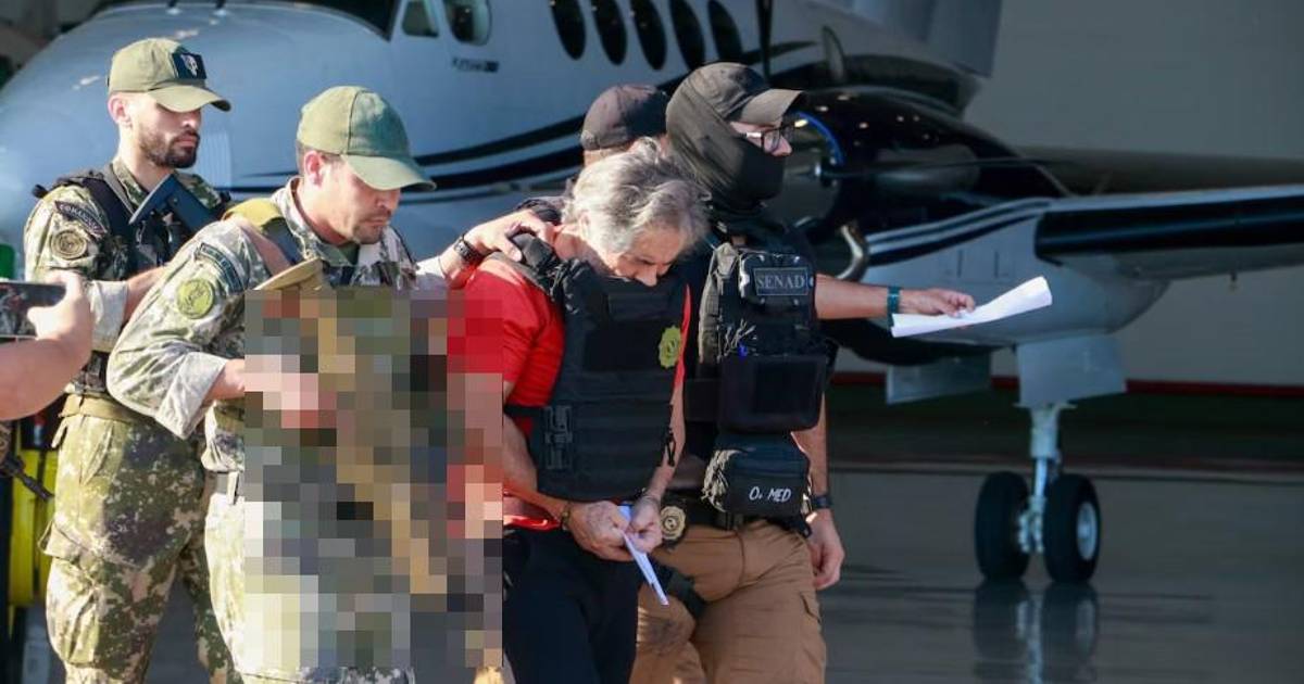 Cuestionan que vuelo de traslado de Bermúdez hizo escalas innecesarias de 13 horas en Colombia y en Tapachula