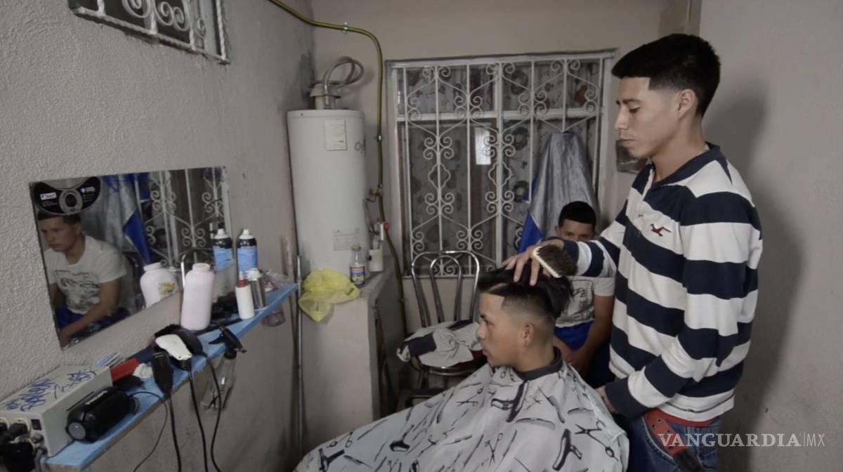 $!“Nando’s Barber”.