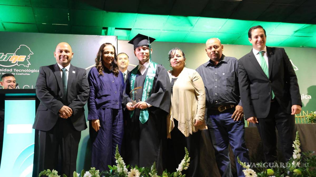 $!Los graduados cursaron programas relacionados con tecnología, manufactura, mantenimiento industrial, logística y mercadotecnia.