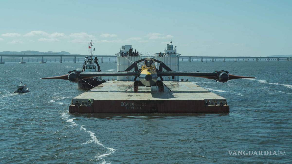 $!Planta mareomotriz flotante O2, durante su traslado desde la costa al punto donde actúa al norte de Escocia. (EFE/Daniel Galilea/Orbital Marine Power