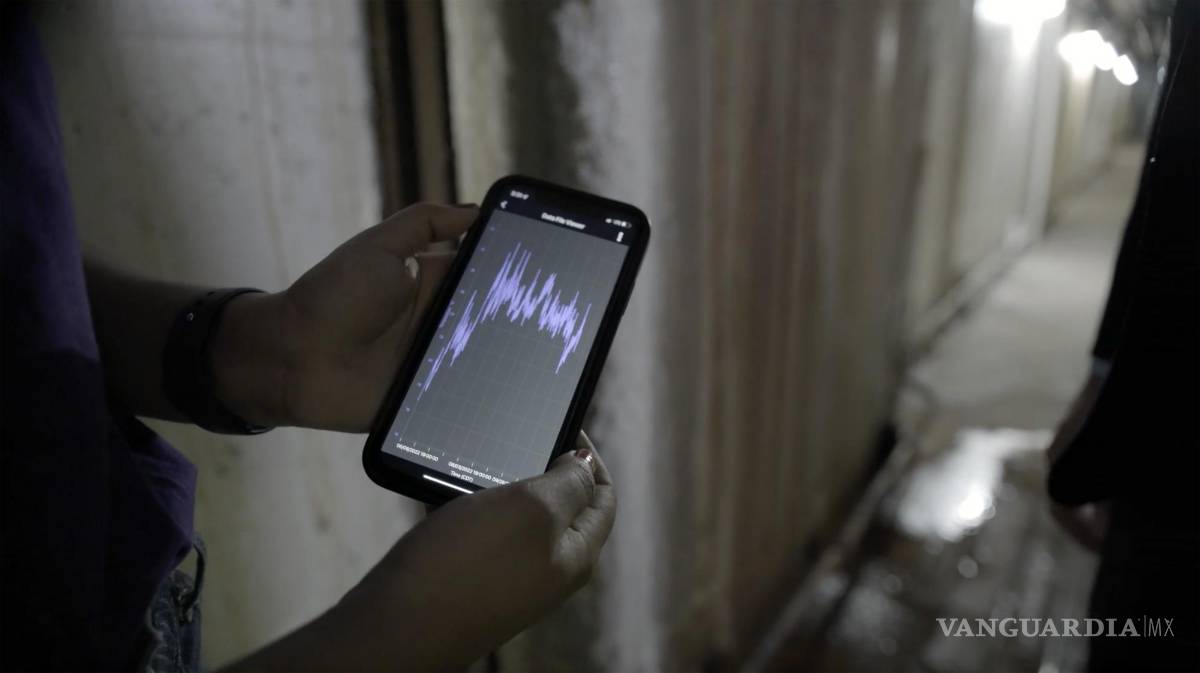 $!Un teléfono inteligente recibe datos de los sensores de temperatura subterráneos.