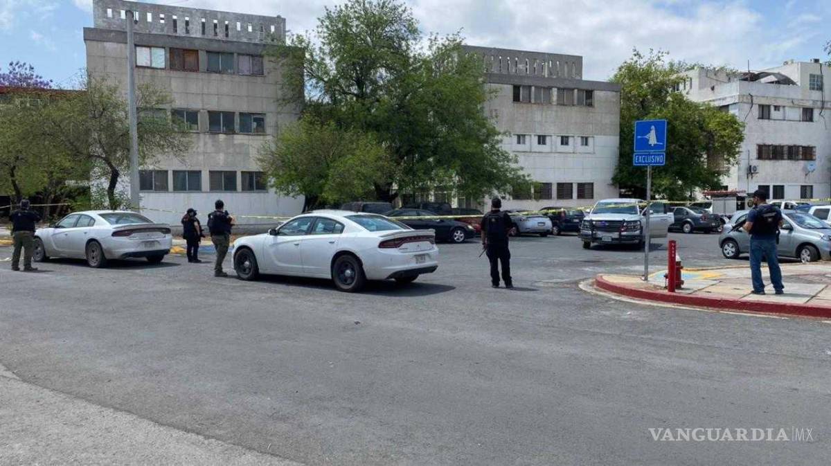 $!El hallazgo de la credencial ocurrió muy cerca del departamento que las Autoridades de la Fiscalía de Justicia habían cateado hace algunos días.