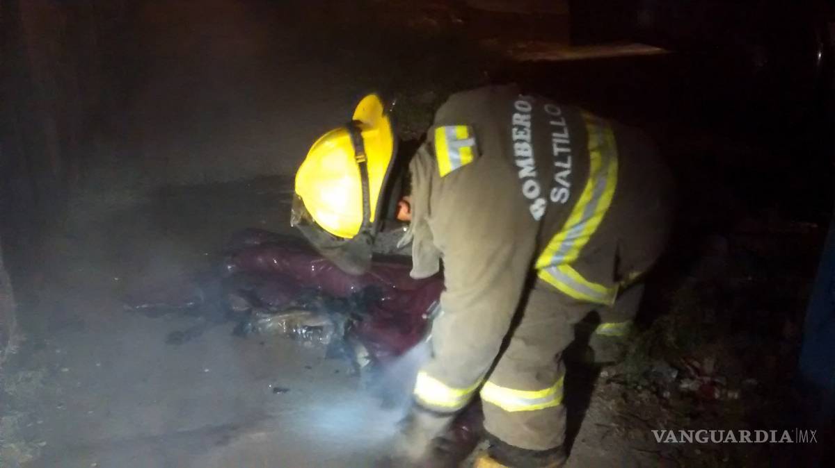 $!Provoca incendio en casa abandonada de Saltillo y se acuesta en medio del fuego