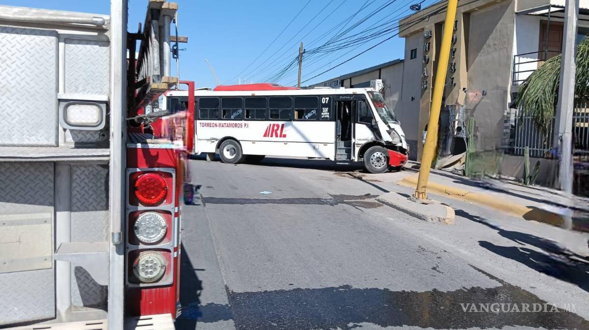 $!Se ignoran las causas del por qué el chofer perdió el control de la unidad.