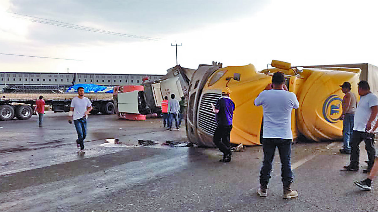 $!Colapsa Sal-Mon por lluvia; azota tornado a Nuevo León