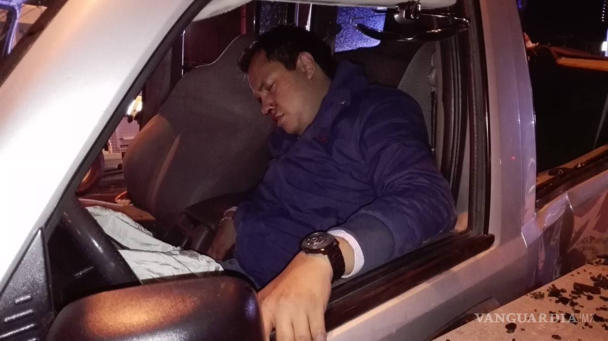 $!Se queda dormido y provoca accidente; uno pierde la vida