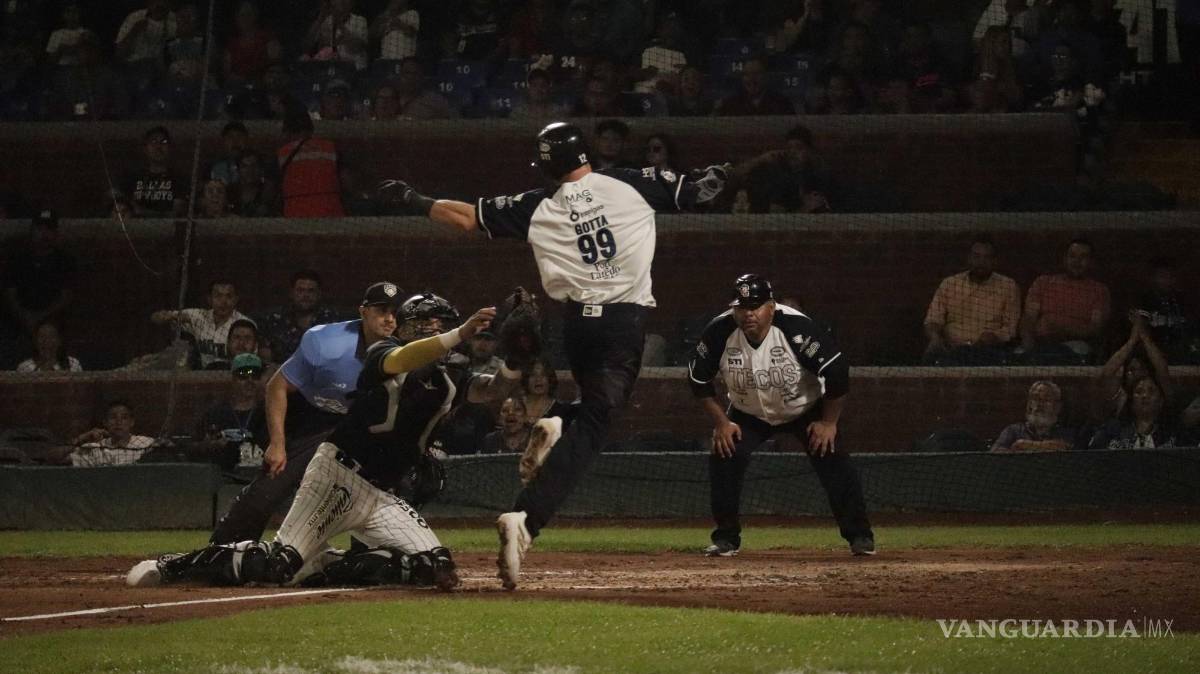 $!Saraperos de Saltillo consumó su segundo triunfo consecutivo en casa y pactó la victoria de la serie ante Tecos.