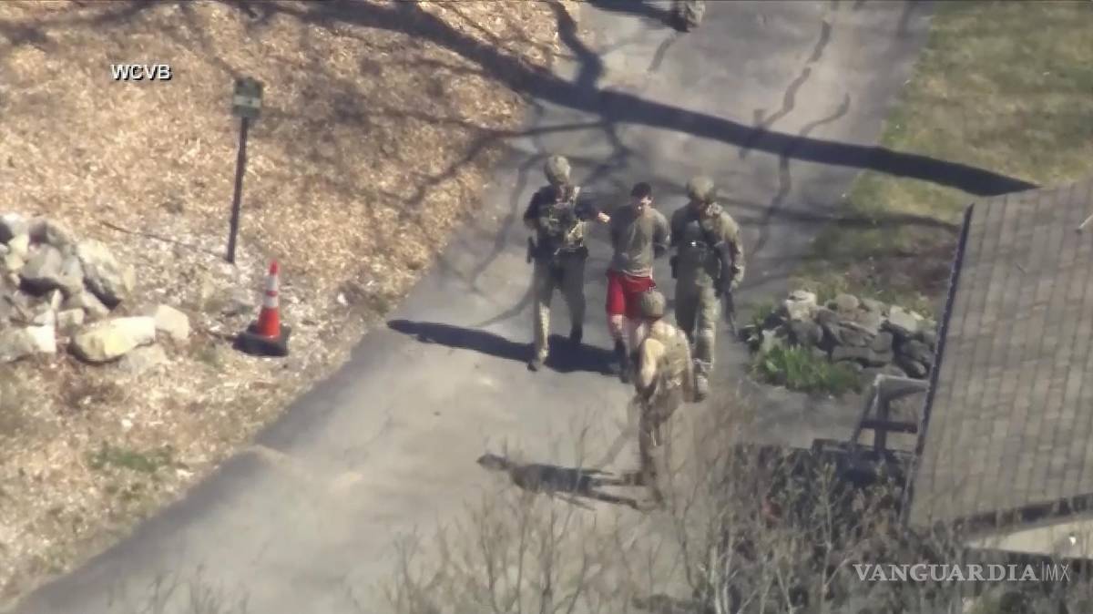 $!Momento en el que Jack Teixeira, es arrestado en Dighton, Massachusetts.