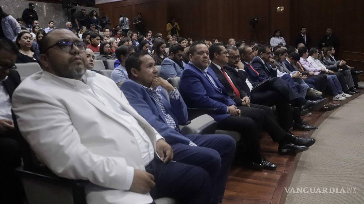 $!Abogados y estudiantes se dieron cita al Congreso de la FIA en Jurisprudencia de la UAdeC.
