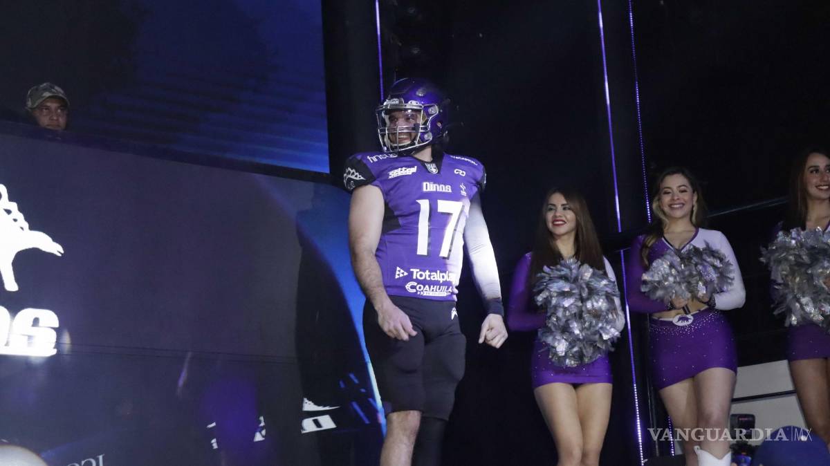 $!Y no podría faltar el tradicional morado jurásico.