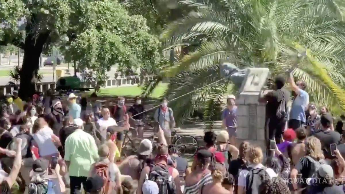 $!Monumentos y estatuas son víctimas de la ira y las protestas antirracistas en todo el mundo (fotos)