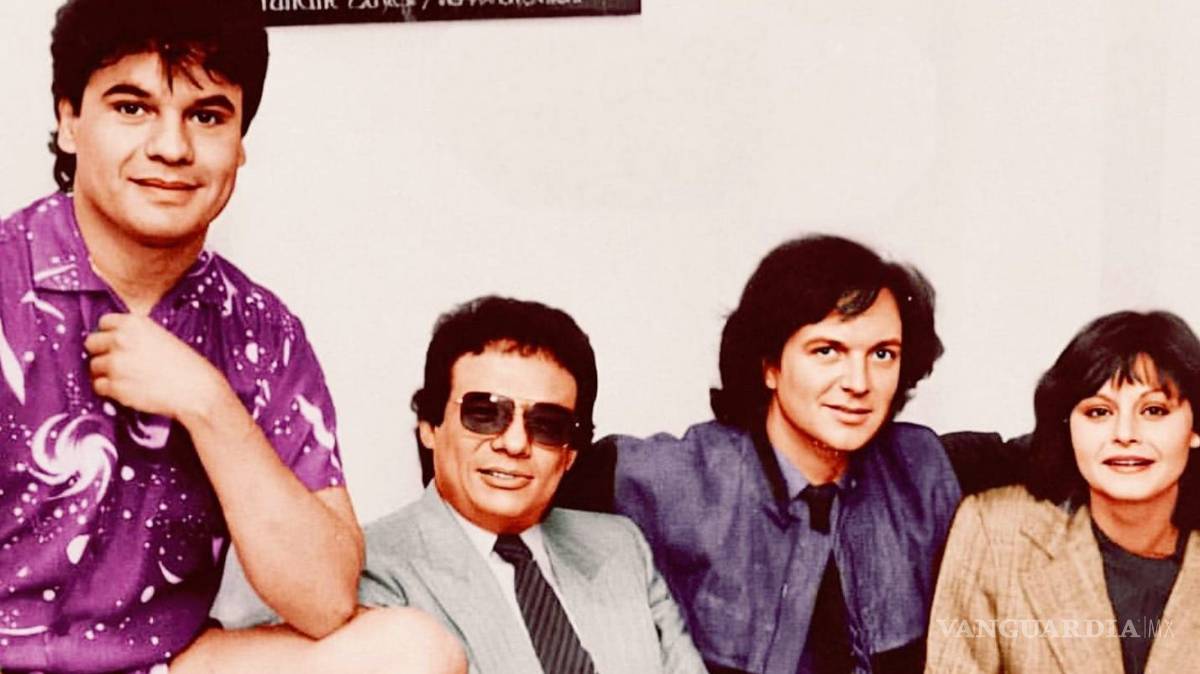 $!Foto icónica de José José, Juan Gabriel, Dúrcal y Camilo Sesto, fue recortada; esta es la foto original