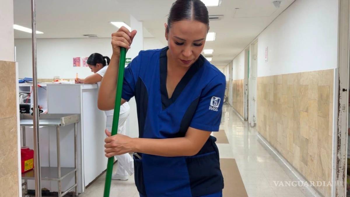 $!Seis años después de su ingreso, Karina realiza su pasantía de Enfermería en el HGZ No. 16 de Torreón.