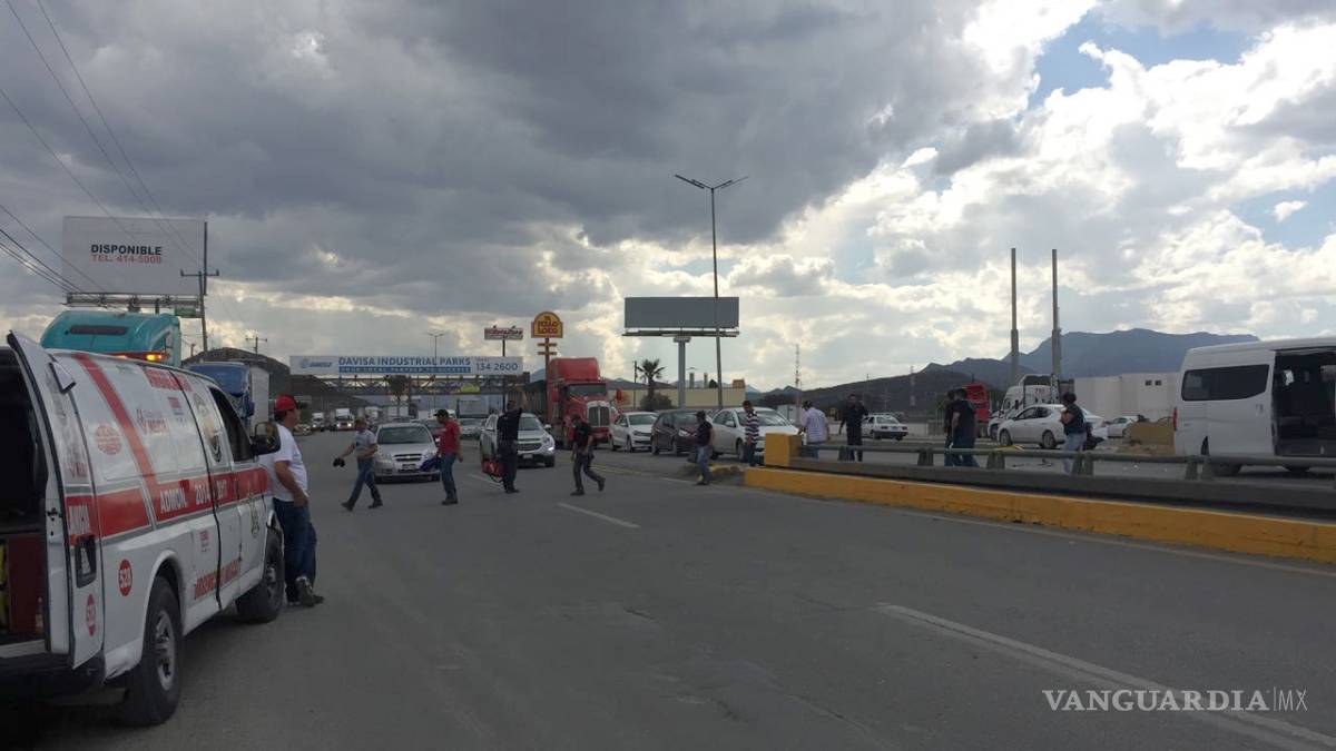 $!"Lluvia" de choques afecta vialidades en Saltillo