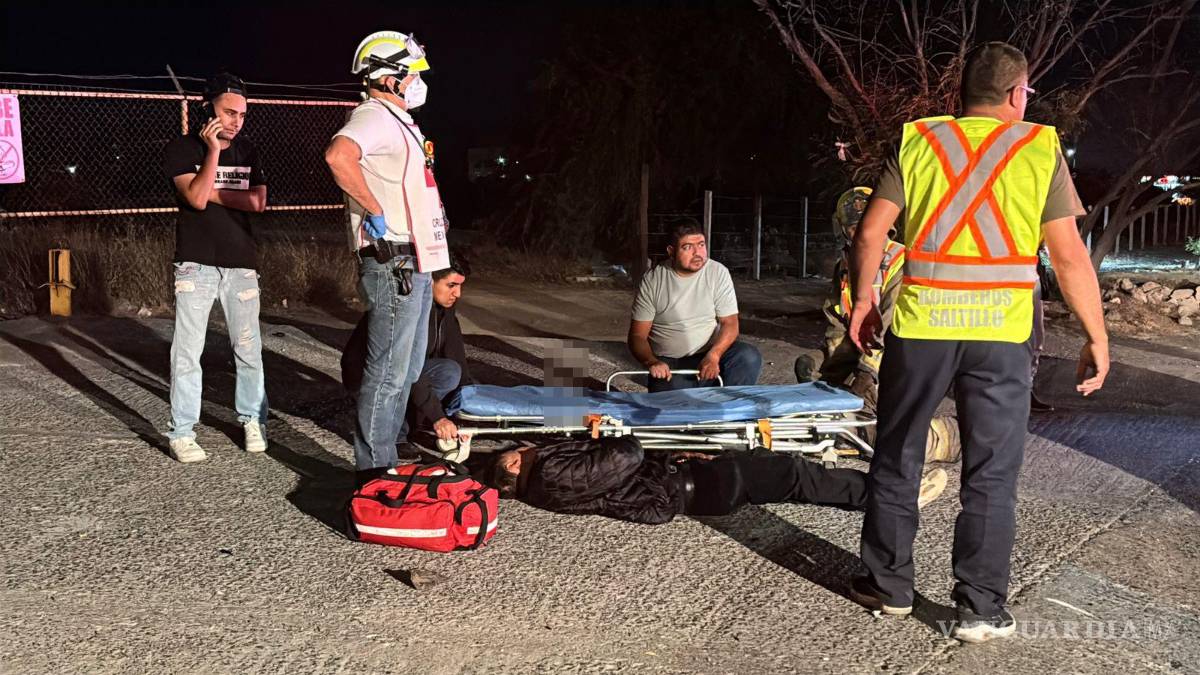 $!Tránsito Municipal cerró temporalmente dos carriles para facilitar las labores de rescate.