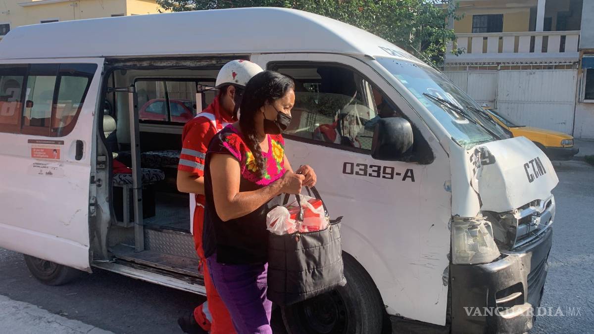 Saltillo: 12 personas lesionadas por choque entre dos camiones en la colonia Guayulera