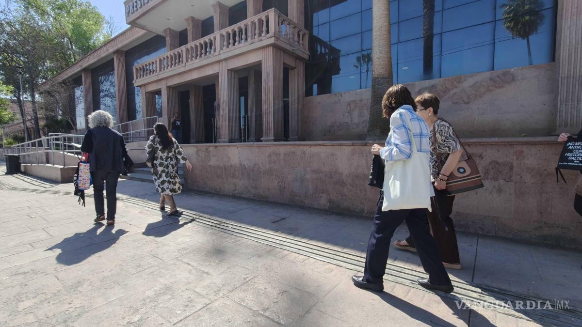 $!Acusan invasión de cocheras y bloqueos de accesos, incluso lejos de los bares.