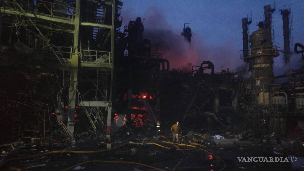 $!Explosión en planta petroquímica Pajaritos deja 3 muertos y 136 heridos (FOTOS)