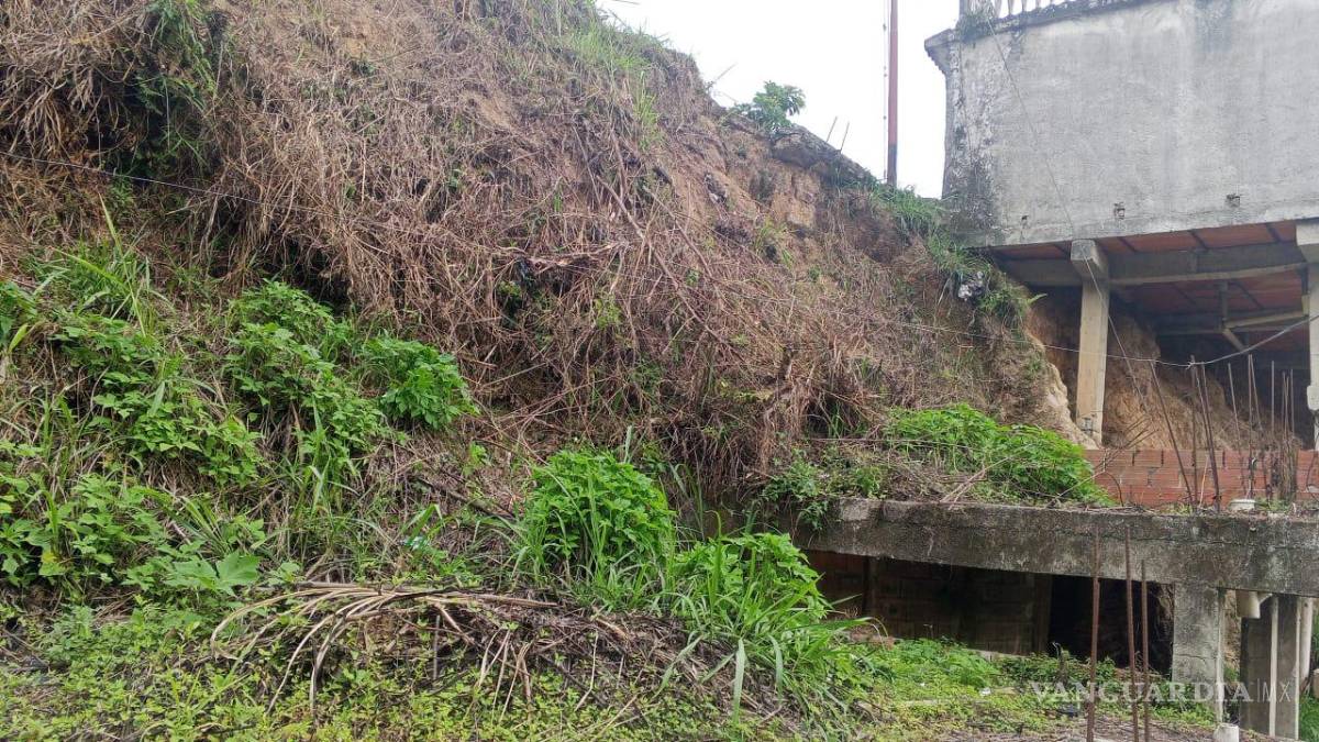$!Los desprendimientos de tierra registrados en la zona incrementan el riesgo para las viviendas construidas sobre las laderas de Los Teques.