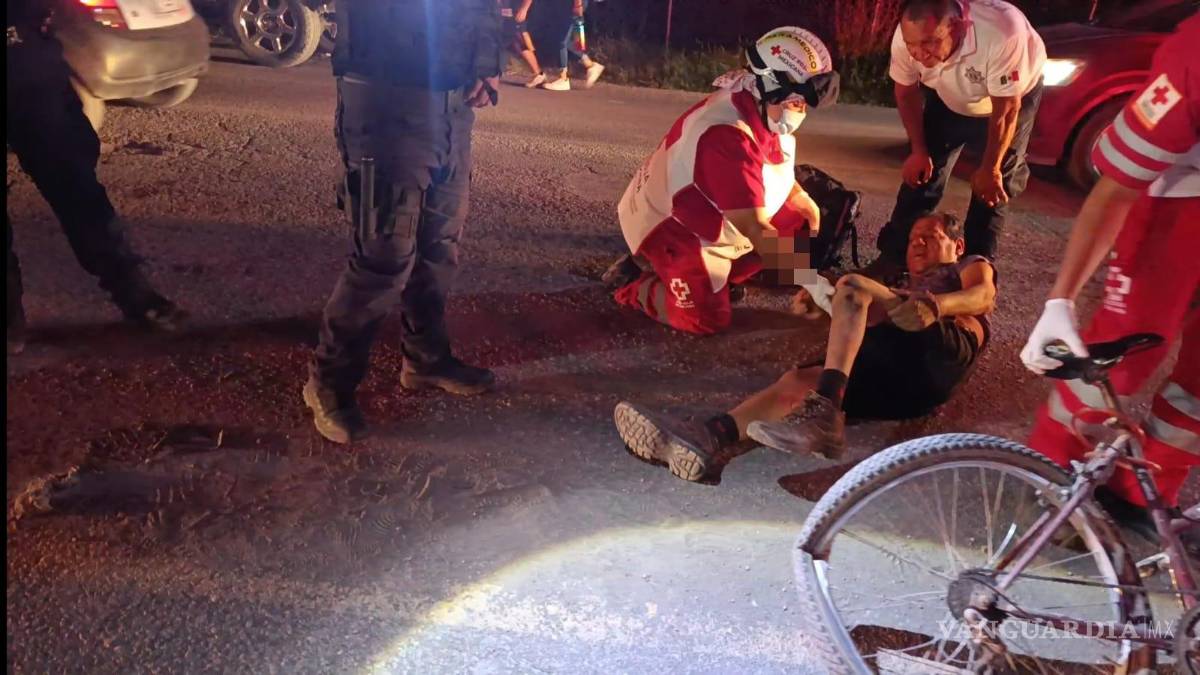$!La bicicleta y el automóvil involucrados fueron enviados al corralón.
