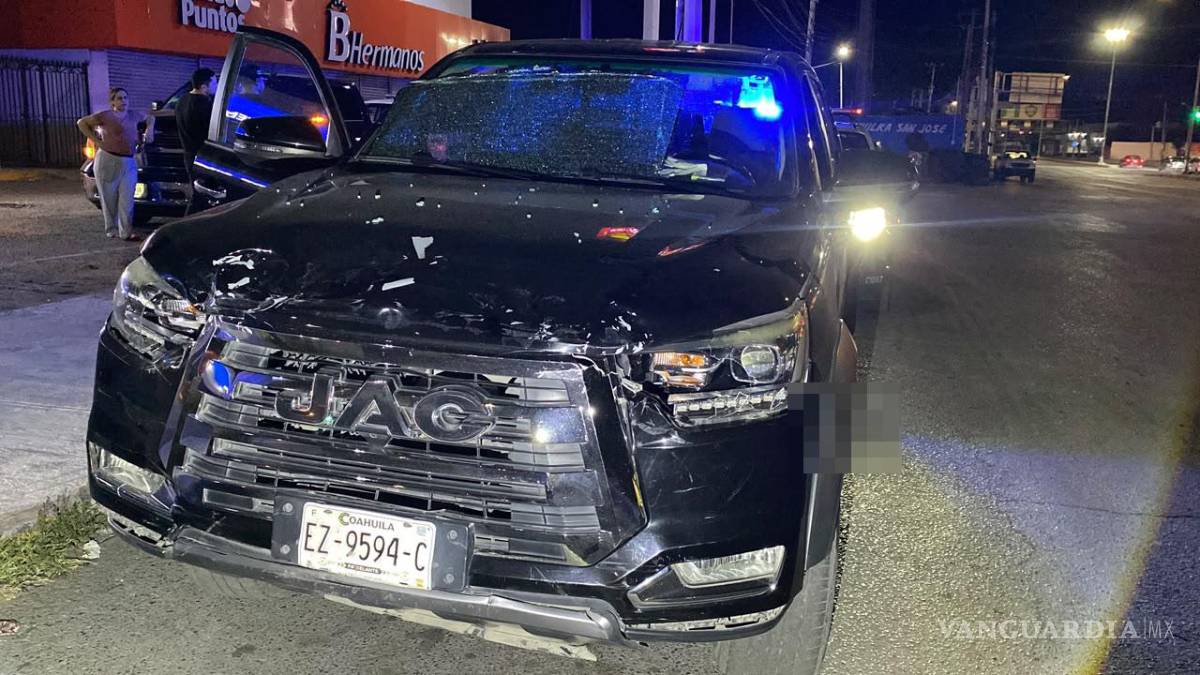 $!El choque por alcance se registró durante la madrugada en la intersección del bulevar Antonio Cárdenas y el periférico Luis Echeverría Álvarez, donde ambas unidades resultaron con daños materiales de consideración.