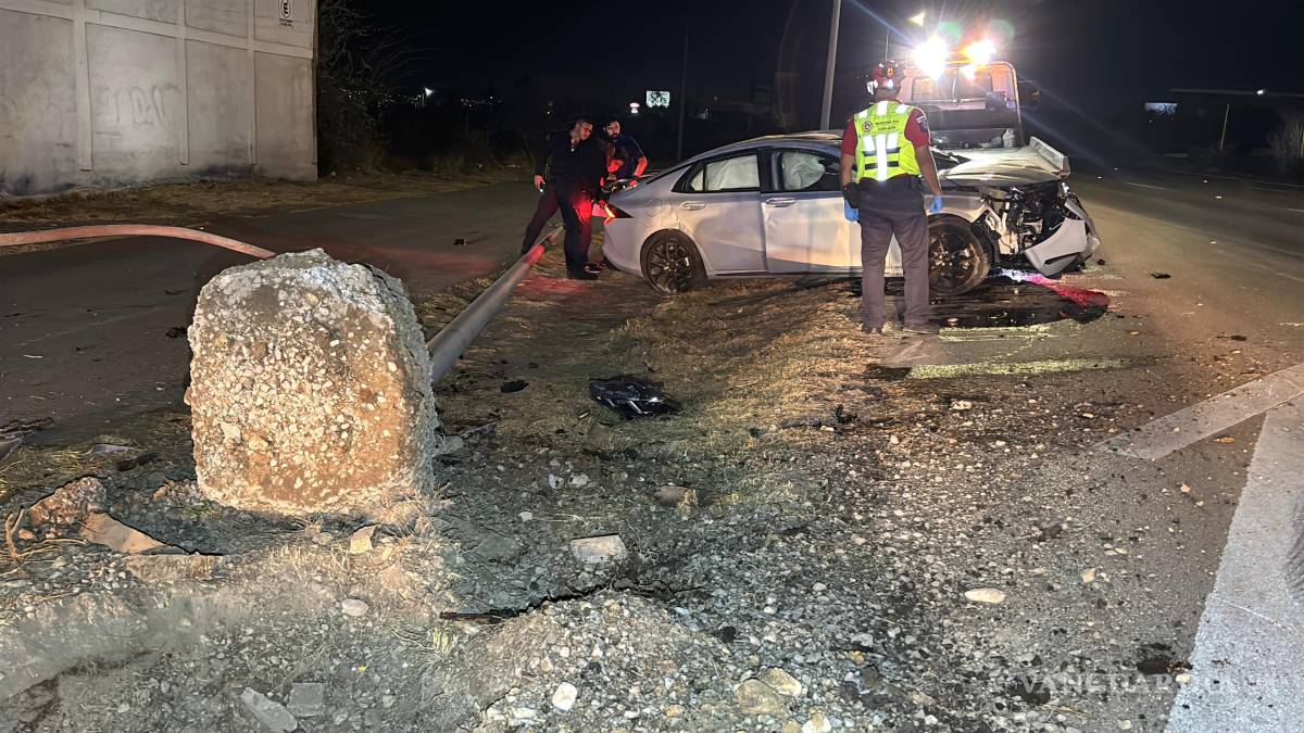 $!El conductor, de 24 años, fue valorado por paramédicos sin requerir traslado hospitalario.