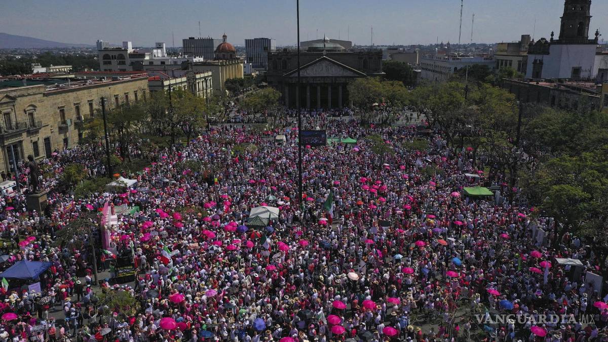 Así toman las calles y plazas miles de mexicanos para defender al INE (Fotos)
