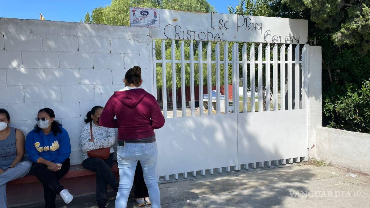$!Se llamó a los padres de los alumnos, quienes se presentaron para recoger a sus hijos. Sin embargo las clases continuaron de manera normal.
