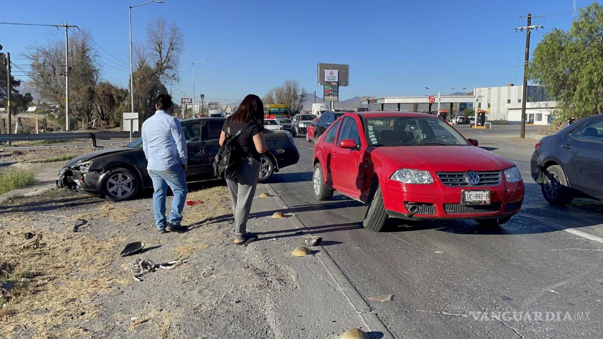 Por evitar un choque origina otro... además de gran congestionamiento vial, al norte de Saltillo