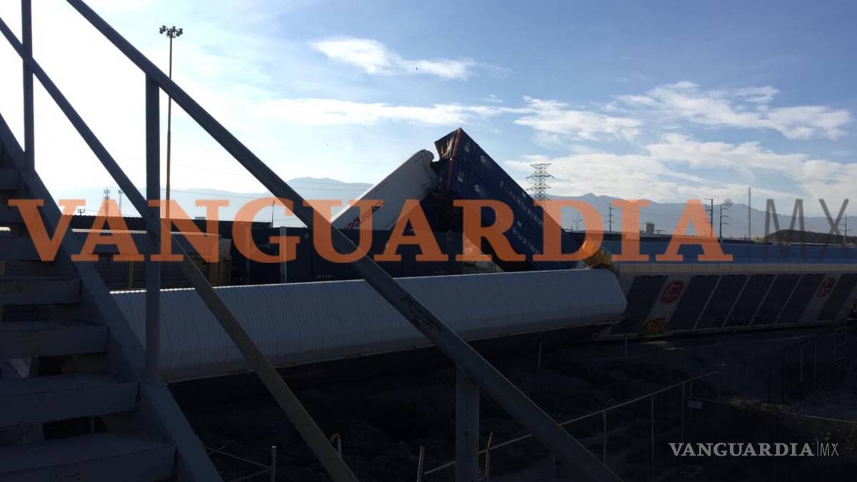 $!Fuerte choque entre trenes descarrila vagones en Ramos Arizpe; deja daños millonaríos