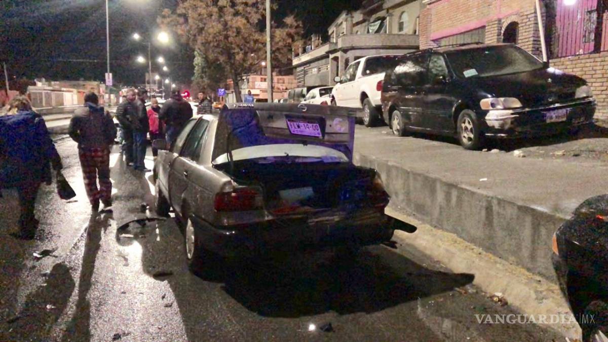 $!Un taxista intoxicado causa choque
