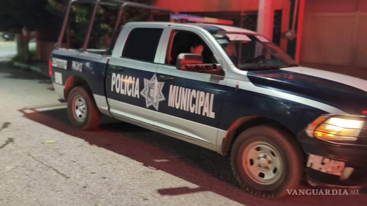 $!Elementos de la Policía Municipal acudieron a la colonia Quintas del Valle para tomar conocimiento del enfrentamiento.