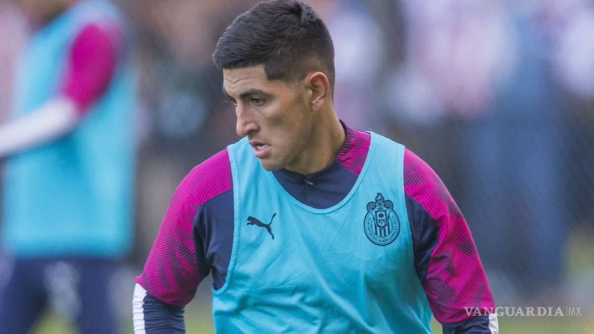 Víctor Guzmán podría salir de Chivas por supuesto dopaje