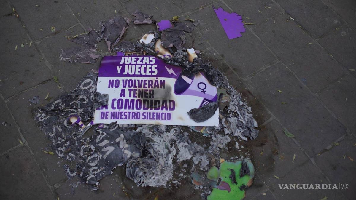 $!TLAXCALA, TLAXCALA, 08 MARZO 2025.- En el marco del día internacional de la mujer, distintos agrupaciones y colectivas inundaron las calles de morado en este 8M en Tlaxcala capital.