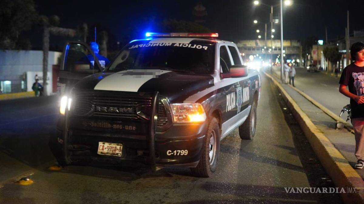 $!Elementos de Tránsito Municipal resguardaron la vialidad tras el percance en el periférico.